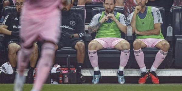 开云棋牌下载-打卡半小时解锁美职足首球，这样的梅西谁挡得住！