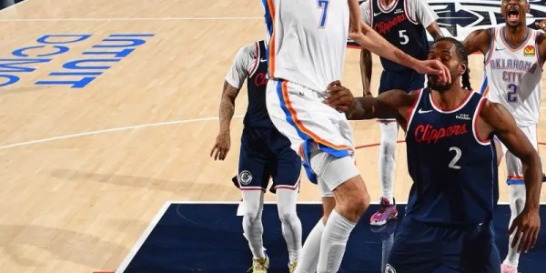 开云app官网-霍姆格伦穿着雷霆配色KD18，砍下30分14篮板5助攻2抢断4盖帽