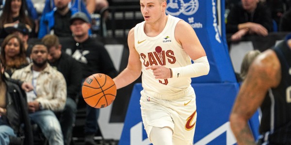 开云体育官网下载安装-认识下哈登新队友！轰进9记三分的神射手太励志 骑士冲冠离不开他