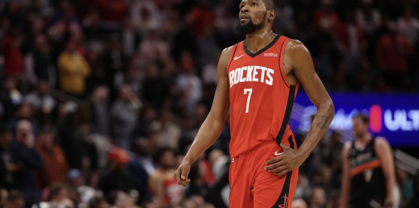 开云app官网-越累越专注？杜兰特背靠背第一场44分钟8失误 第二场41分钟0失误