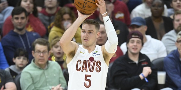 开云体育官网下载安装-认识下哈登新队友！轰进9记三分的神射手太励志 骑士冲冠离不开他