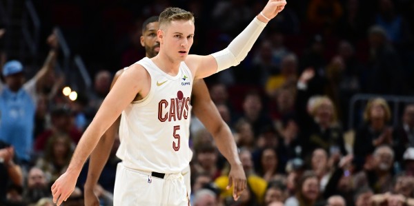 开云体育官网下载安装-认识下哈登新队友！轰进9记三分的神射手太励志 骑士冲冠离不开他