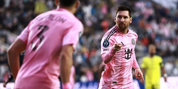 开云app官网-人未走，枷锁先至！萨拉赫的“暮色之路”会比梅西和C罗更难抉择