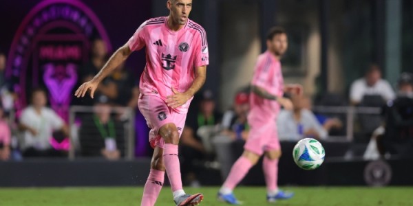 开云app官网-人未走，枷锁先至！萨拉赫的“暮色之路”会比梅西和C罗更难抉择