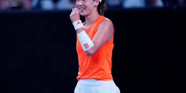 开云棋牌下载-新赛季第10胜！王欣瑜进克卢日八强下轮战乌猛女，一纪录女网第二