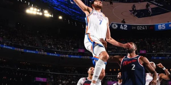 开云app官网-霍姆格伦穿着雷霆配色KD18，砍下30分14篮板5助攻2抢断4盖帽