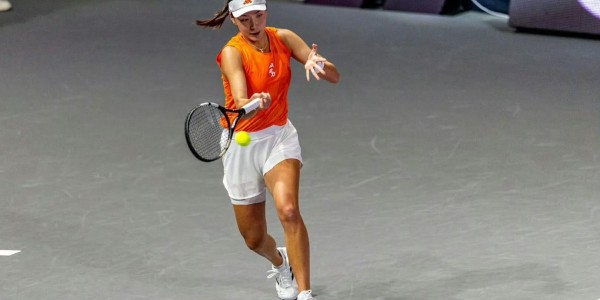 开云棋牌下载-新赛季第10胜！王欣瑜进克卢日八强下轮战乌猛女，一纪录女网第二