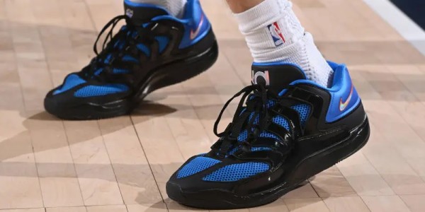 开云app官网-霍姆格伦穿着雷霆配色KD18，砍下30分14篮板5助攻2抢断4盖帽