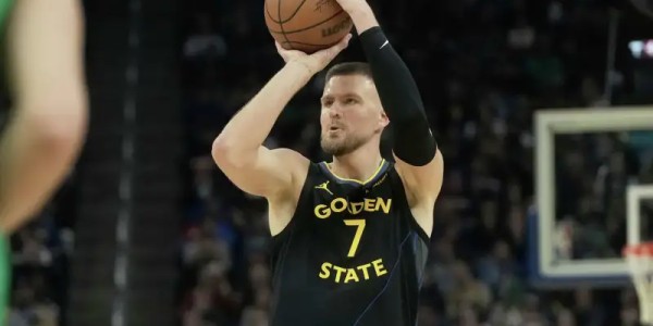 Slater：波尔津吉斯已随队前往休斯顿，是否出战尚未确定