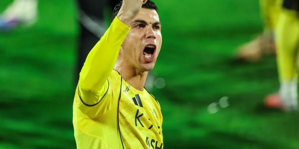 开云app官网-人未走，枷锁先至！萨拉赫的“暮色之路”会比梅西和C罗更难抉择